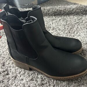 Maurice’s Black with Brown Trim Chelsea Boots